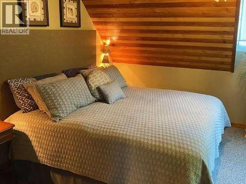 9340 Malaspina Rd, Powell River, BC - Indoor Photo Showing Bedroom