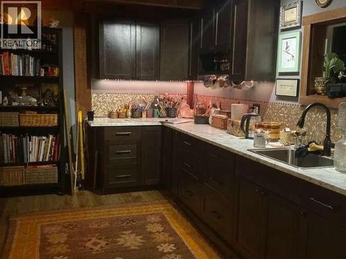 9340 Malaspina Rd, Powell River, BC - Indoor Photo Showing Kitchen