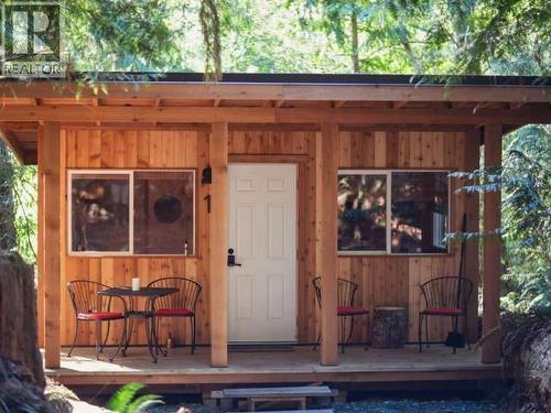 9340 Malaspina Rd, Powell River, BC -  With In Ground Pool With Deck Patio Veranda