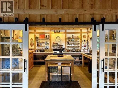 9340 Malaspina Rd, Powell River, BC - Indoor