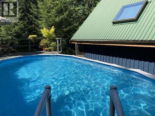 9340 Malaspina Rd, Powell River, BC - Outdoor With Above Ground Pool