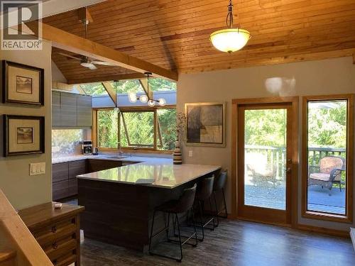 9340 Malaspina Rd, Powell River, BC - Indoor