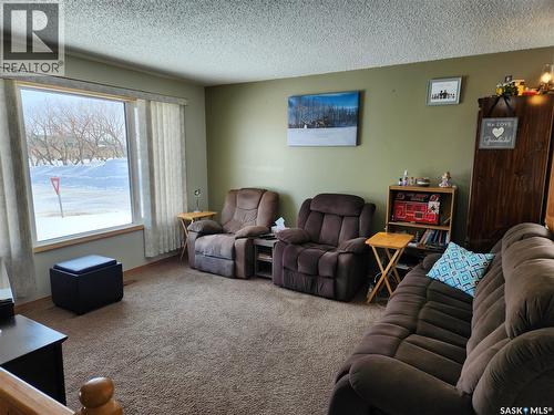1 Evington Place, Tisdale, SK - Indoor Photo Showing Living Room