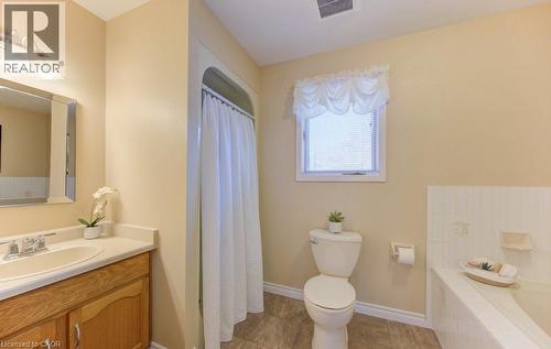 4 pc Ensuite - 594 Hunters Place, Waterloo, ON - Indoor Photo Showing Bathroom