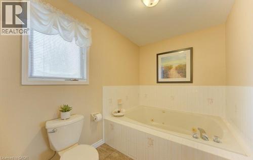 6 jet soaker tub - 594 Hunters Place, Waterloo, ON - Indoor Photo Showing Bathroom