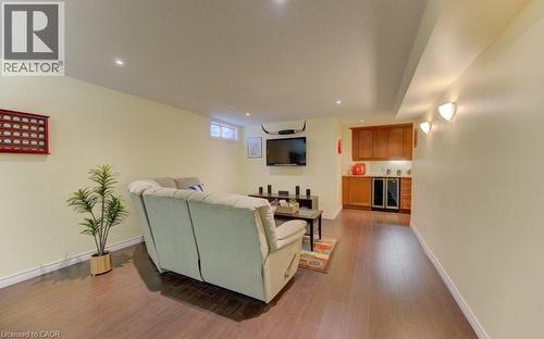 Relax & watch TV - 594 Hunters Place, Waterloo, ON - Indoor