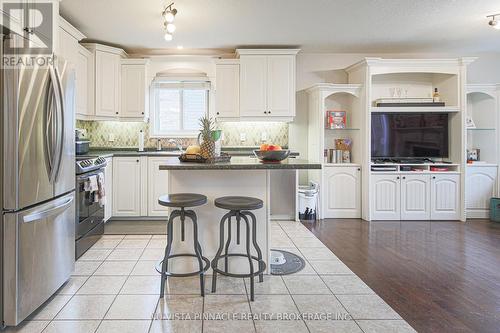 1908 Coronation Drive, London North (North E), ON - Indoor Photo Showing Kitchen