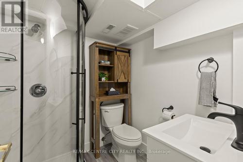 292 Paardeberg Crescent, London East (East C), ON - Indoor Photo Showing Bathroom