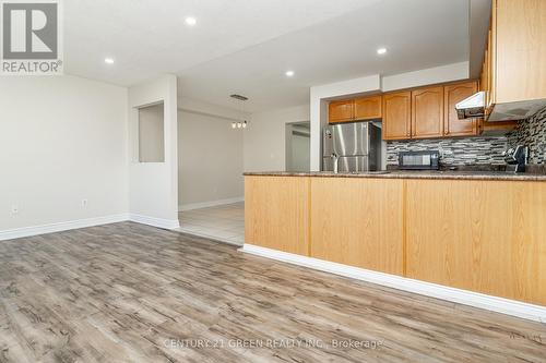 449 Aspendale Crescent, Mississauga, ON - Indoor Photo Showing Kitchen