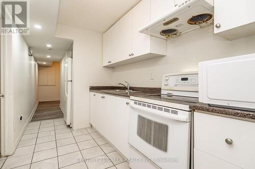 449 Aspendale Crescent, Mississauga, ON - Indoor Photo Showing Kitchen