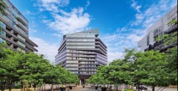 806-21 Lawren Harris Square Toronto, ON M5A 0T4