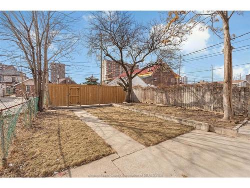 747 Windsor, Windsor, ON 