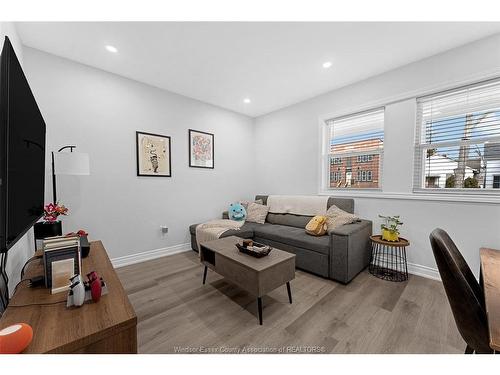 747 Windsor, Windsor, ON 