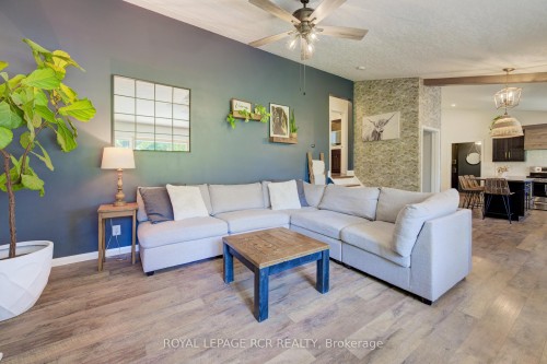 22 Smith Drive, Mapleton, ON - Indoor Photo Showing Living Room