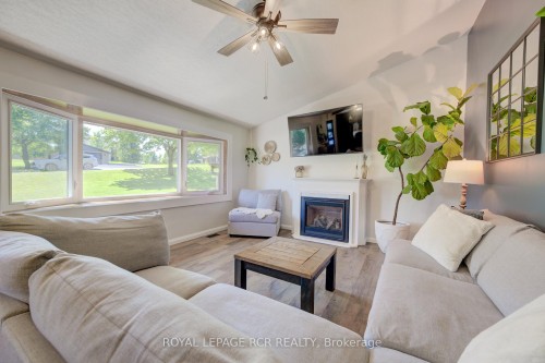 22 Smith Drive, Mapleton, ON - Indoor Photo Showing Living Room With Fireplace