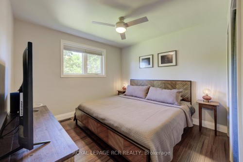 22 Smith Drive, Mapleton, ON - Indoor Photo Showing Bedroom