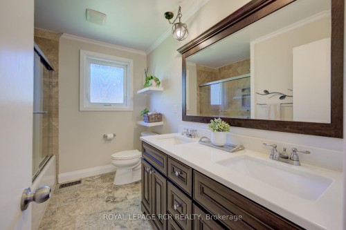 22 Smith Drive, Mapleton, ON - Indoor Photo Showing Bathroom