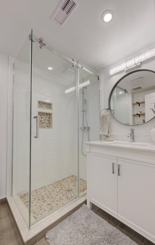 22 Smith Drive, Mapleton, ON - Indoor Photo Showing Bathroom