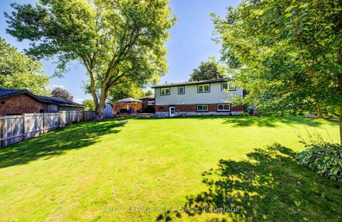22 Smith Drive, Mapleton, ON - Outdoor With Backyard