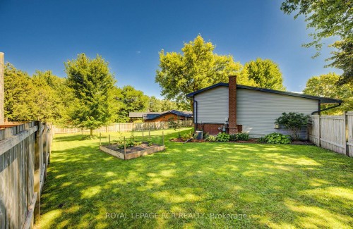 22 Smith Drive, Mapleton, ON - Outdoor