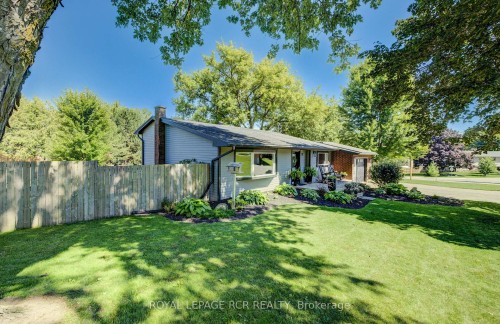 22 Smith Drive, Mapleton, ON - Outdoor