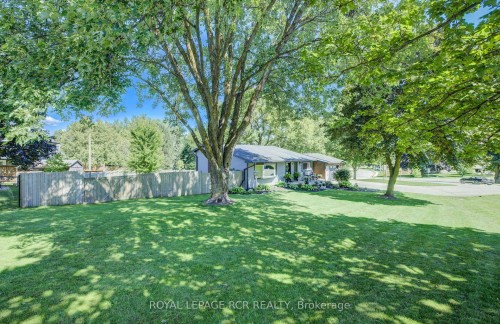 22 Smith Drive, Mapleton, ON - Outdoor