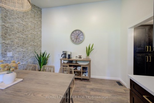 22 Smith Drive, Mapleton, ON - Indoor Photo Showing Other Room