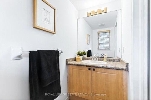1279 Nottingham Avenue, Burlington, ON - Indoor Photo Showing Bathroom