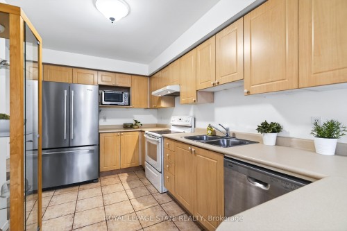 1279 Nottingham Avenue, Burlington, ON - Indoor Photo Showing Kitchen With Double Sink