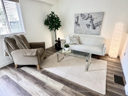 1279 Nottingham Avenue, Burlington, ON - Indoor Photo Showing Living Room