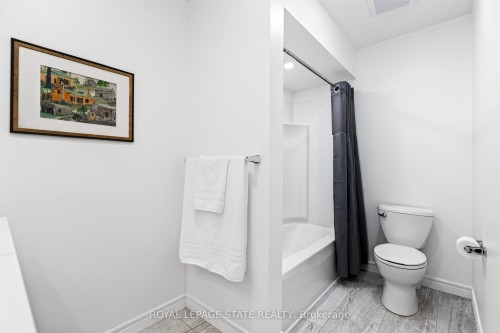 1279 Nottingham Avenue, Burlington, ON - Indoor Photo Showing Bathroom