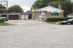 8 KILPATRICK PLACE Toronto, ON M1R 2A8