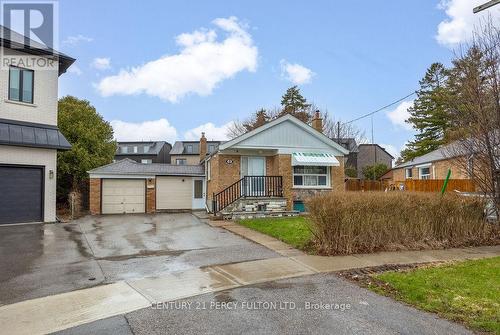 8 KILPATRICK PLACE  Toronto, ON M1R 2A8