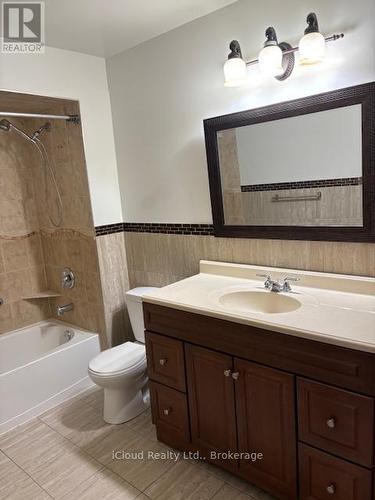 Main Bathroom - 4174 Woodington Drive, Mississauga, ON - Indoor Photo Showing Bathroom