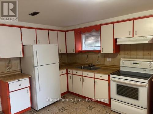 4174 Woodington Drive, Mississauga, ON - Indoor Photo Showing Kitchen With Double Sink