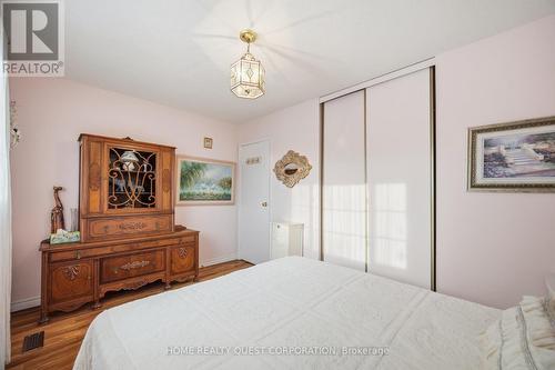 Large primary with Closet - 6330 Lorca Crescent, Mississauga, ON - Indoor Photo Showing Bedroom