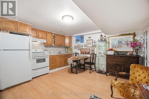6330 Lorca Crescent, Mississauga, ON - Indoor Photo Showing Kitchen