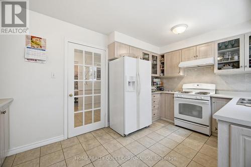 Family Size Kitchen - 6330 Lorca Crescent, Mississauga, ON - Indoor Photo Showing Kitchen