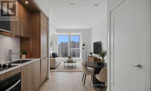 1405 - 60 Central Park Road Way, Toronto, ON - Indoor Photo Showing Kitchen