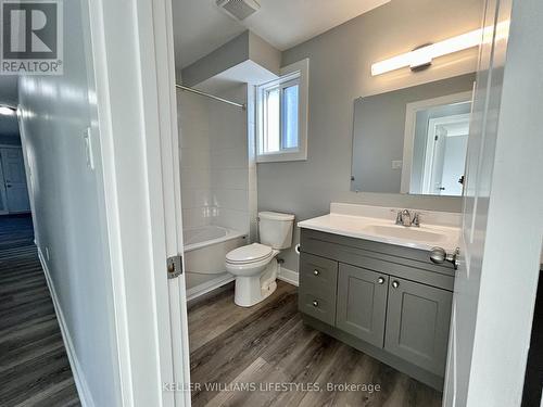 2 - 83 Marlborough Avenue, London South (South I), ON - Indoor Photo Showing Bathroom