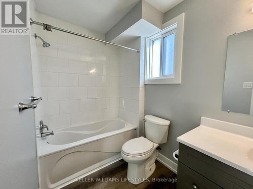 2 - 83 Marlborough Avenue, London South (South I), ON - Indoor Photo Showing Bathroom