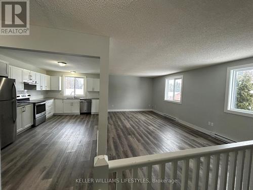 2 - 83 Marlborough Avenue, London South (South I), ON - Indoor Photo Showing Kitchen