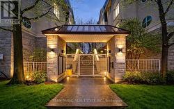 132 - 28 STADIUM ROAD Toronto, ON M5V 3P4