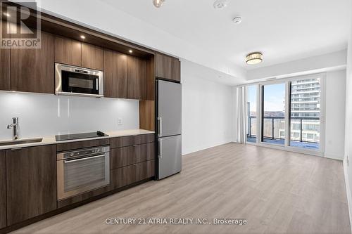 802 - 30 Inn On The Park Drive, Toronto, ON - Indoor Photo Showing Kitchen