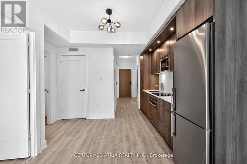 802 - 30 Inn On The Park Drive, Toronto, ON - Indoor Photo Showing Kitchen