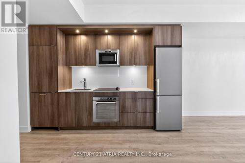 802 - 30 Inn On The Park Drive, Toronto, ON - Indoor Photo Showing Kitchen