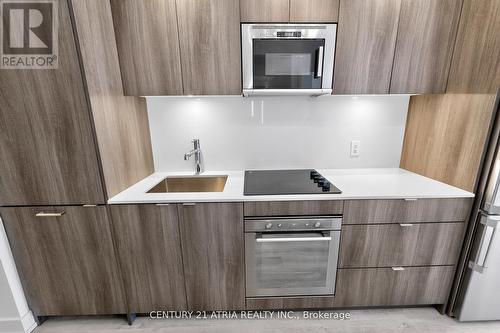 802 - 30 Inn On The Park Drive, Toronto, ON - Indoor Photo Showing Kitchen
