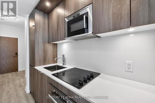 802 - 30 Inn On The Park Drive, Toronto, ON - Indoor Photo Showing Kitchen With Upgraded Kitchen