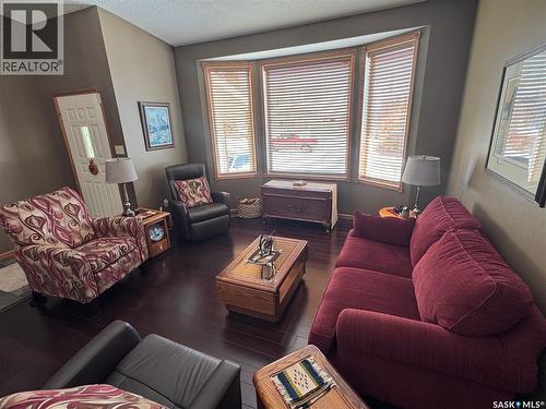 930 Sinotte Crescent, La Ronge, SK - Indoor Photo Showing Living Room