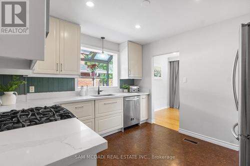 1987 Deanhome Road, Mississauga, ON - Indoor Photo Showing Kitchen